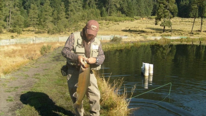 pescando truchas.JPG